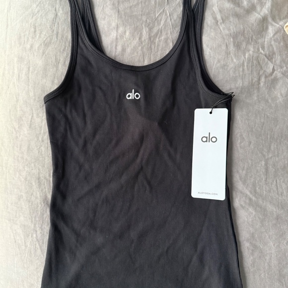 ALO Yoga tank - Picture 3 of 4
